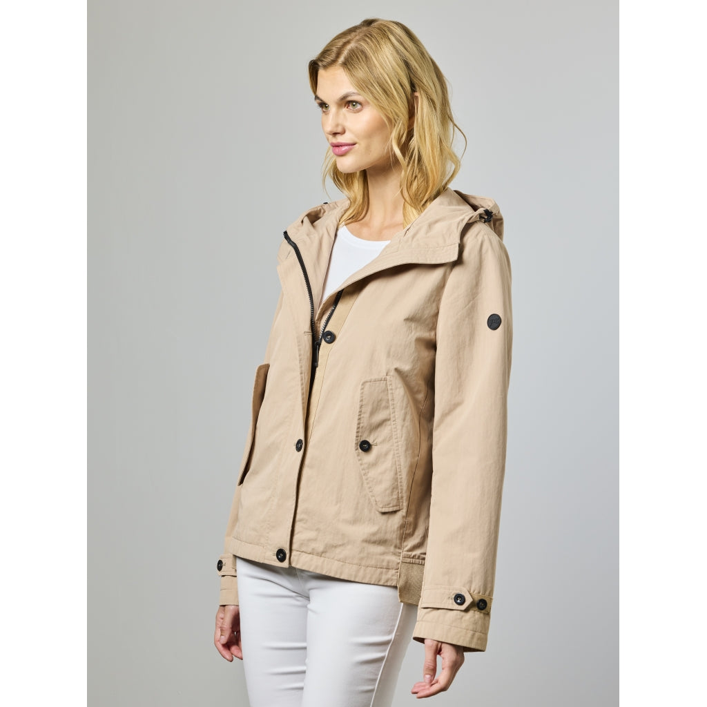 Junge Naomi Kv. 46 12-Sand